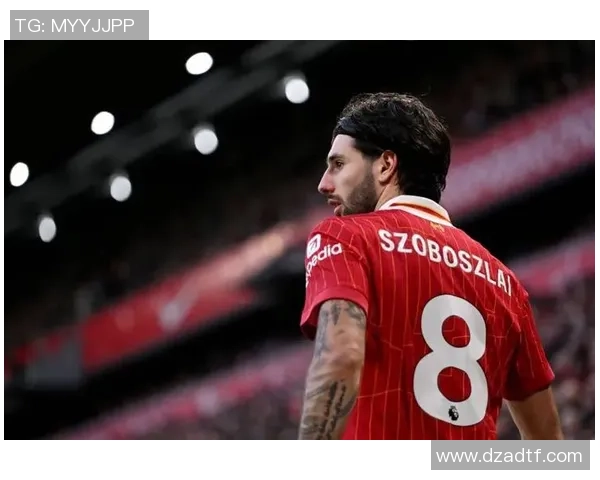 足球球星跪地瞬间定格荣耀与痛苦交织的情感时刻