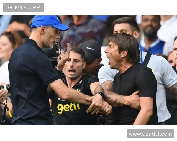 足球巨星之间的温馨对话与友情：场上场下的真挚互动与默契合作